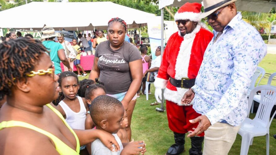 Święta pełne radości. Jamajka wspiera rodziny pracowników turystyki